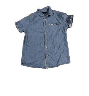 21 MEN Short Sleeve Button-Down Shirt in Blue Denim with Southwestern Geo Patter